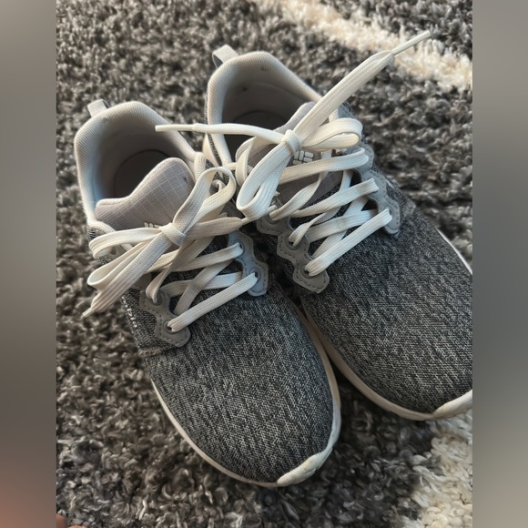 Selling my sneakers, has more life still. As I get a new one - Picture 1 of 3